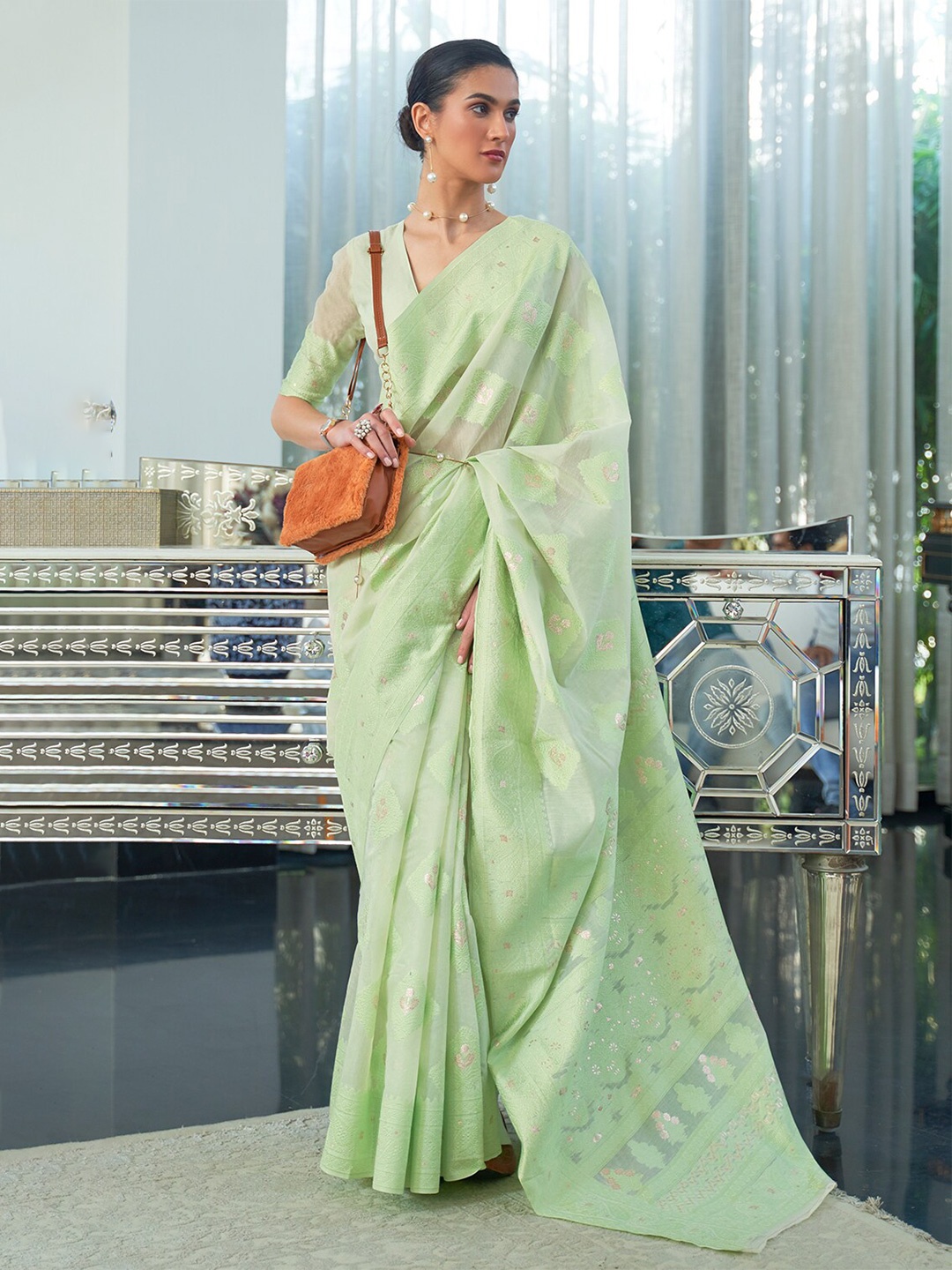 

DEVATITHI Ethnic Motifs Woven Design Saree, Green