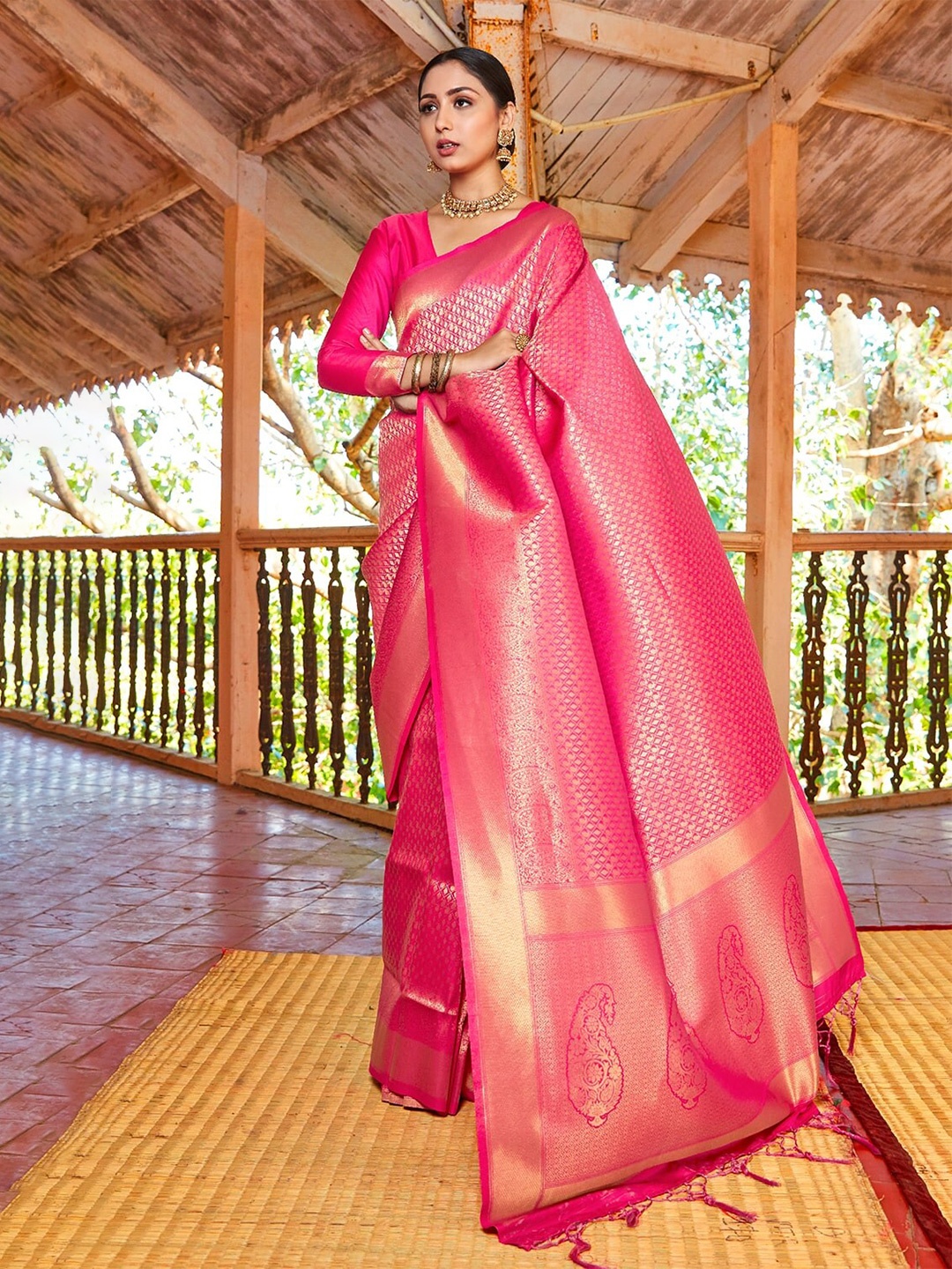 

DEVATITHI Paisley Woven Design Zari Kanjeevaram Saree, Pink