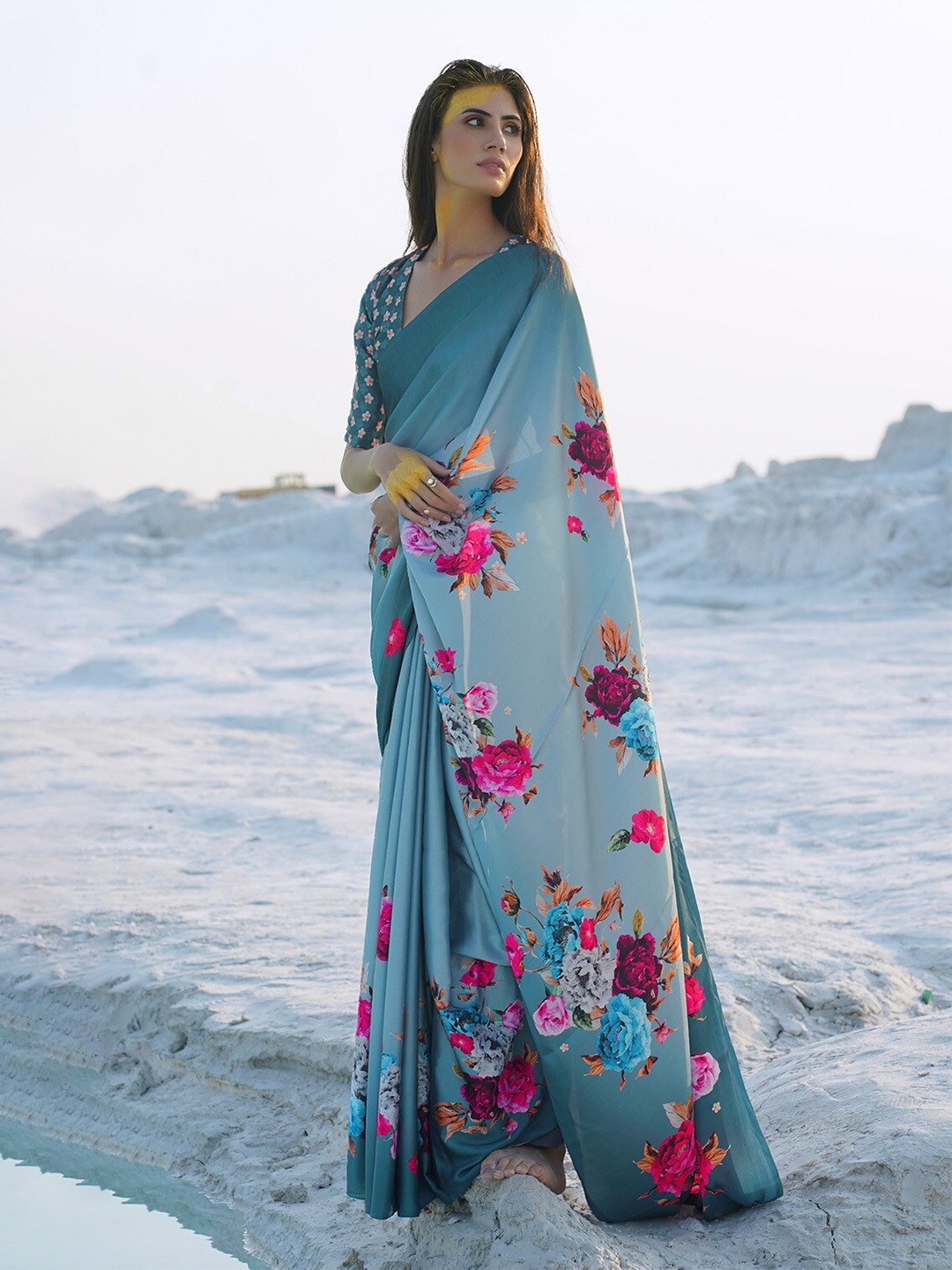 

DEVATITHI Floral Printed Satin Saree, Blue