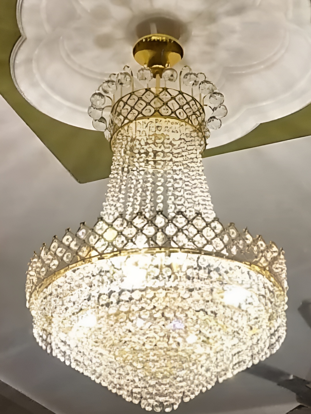 

SHRI MAHAL ANTIQUES Gold Toned Jhumar Ceiling Lamp