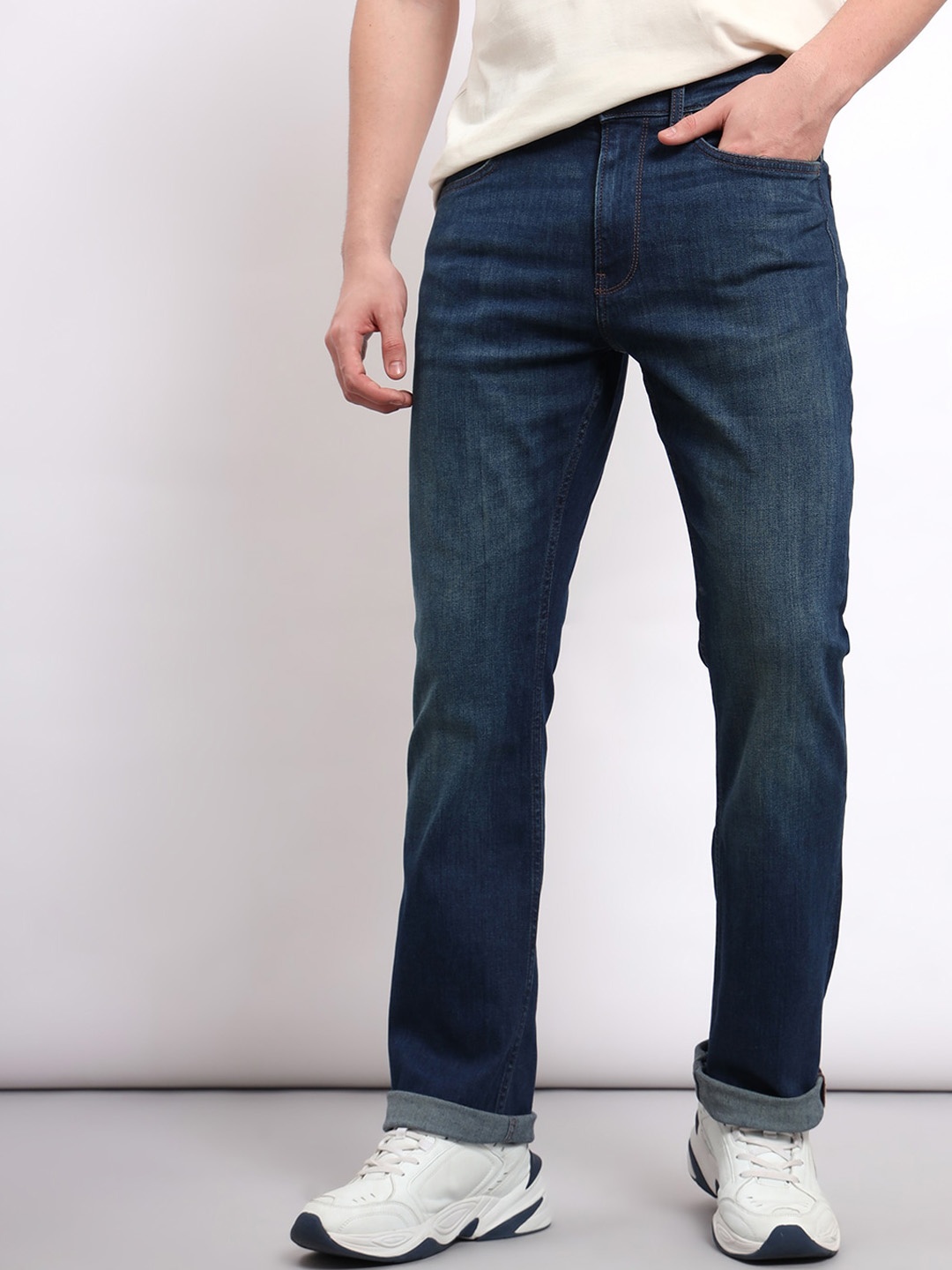 

Lee Men Trenton Mid-Rise Light Fade Bootcut Stretchable Jeans, Blue