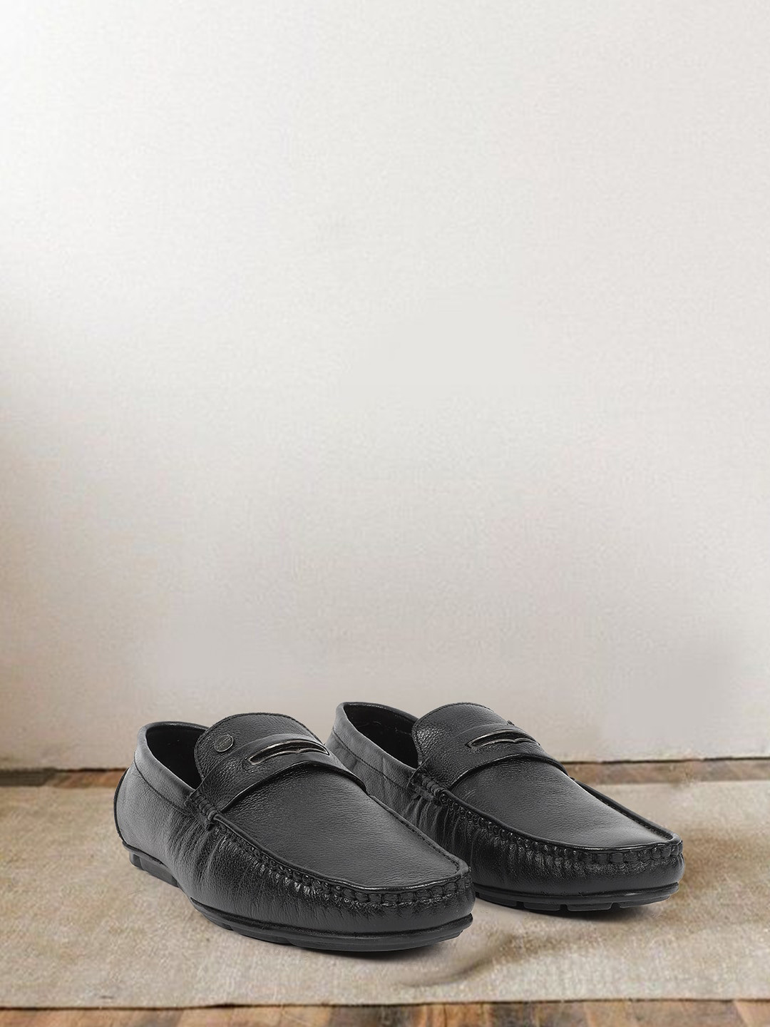 

Carlton London Men Textured Leather Penny Loafers, Black