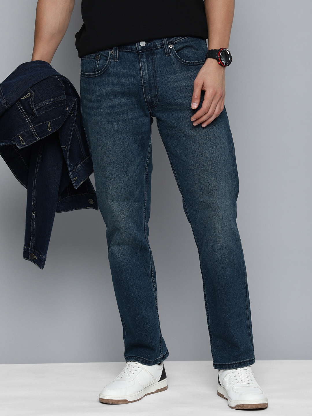 

Levis Men 541 Tapered Fit Light Fade Stretchable Jeans, Blue