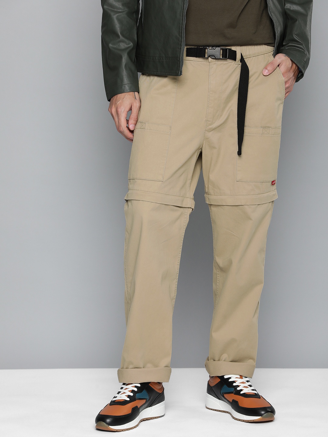 

Levis Men Loose Fit Convertible Mid-Rise Cargos Trousers, Brown