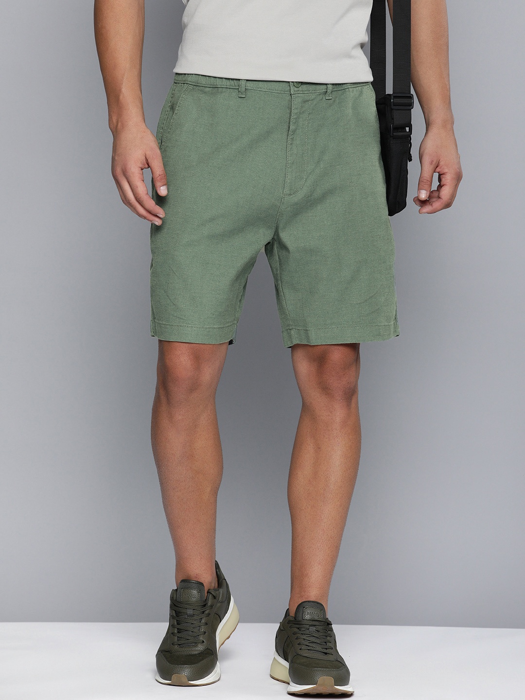 

Levis Men XX Chino Fit Mid-Rise Shorts, Green