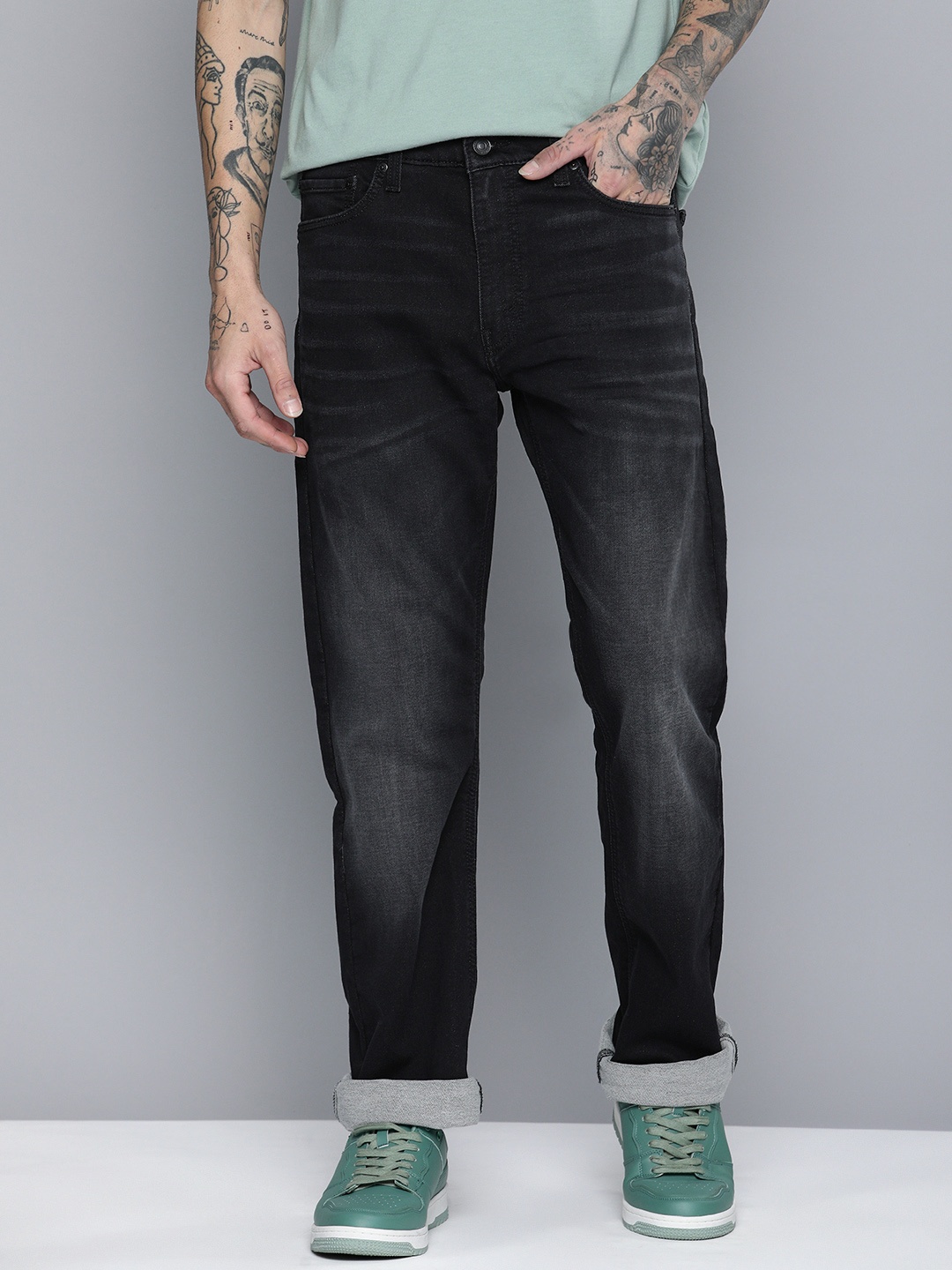 

Levis Men 513 Slim Straight Fit Low-Rise Light Fade Stretchable Jeans, Black