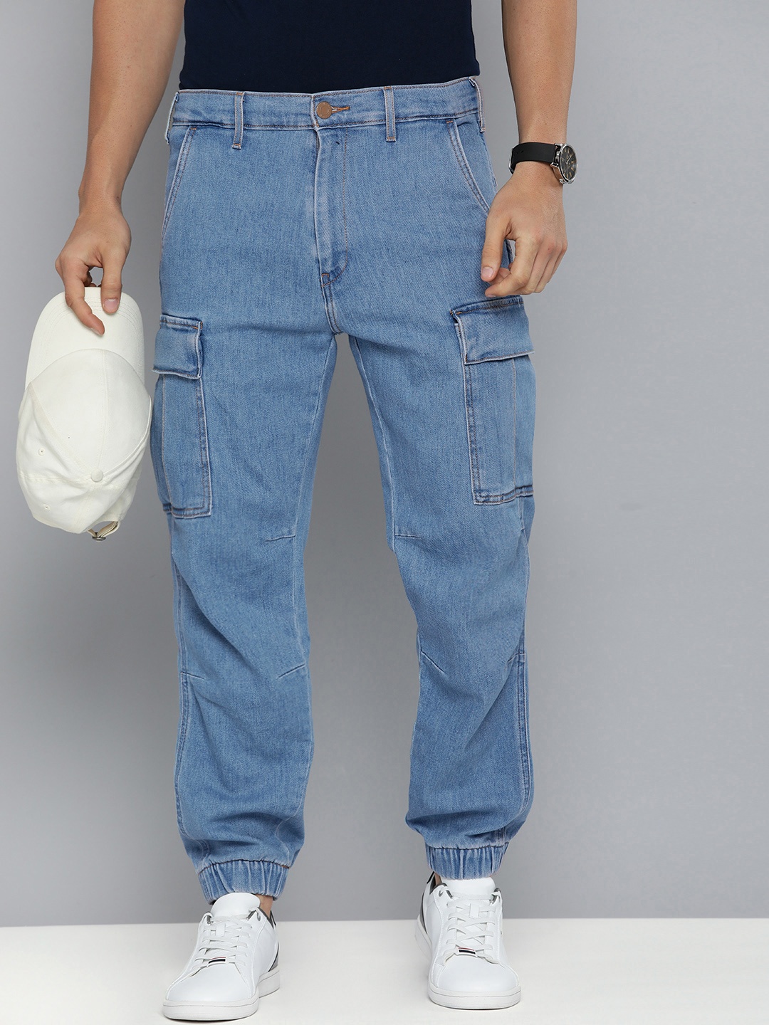 

Levis Men Solid Light Fade Mid-Rise Stretchable Cargo-Style Jogger Jeans, Blue