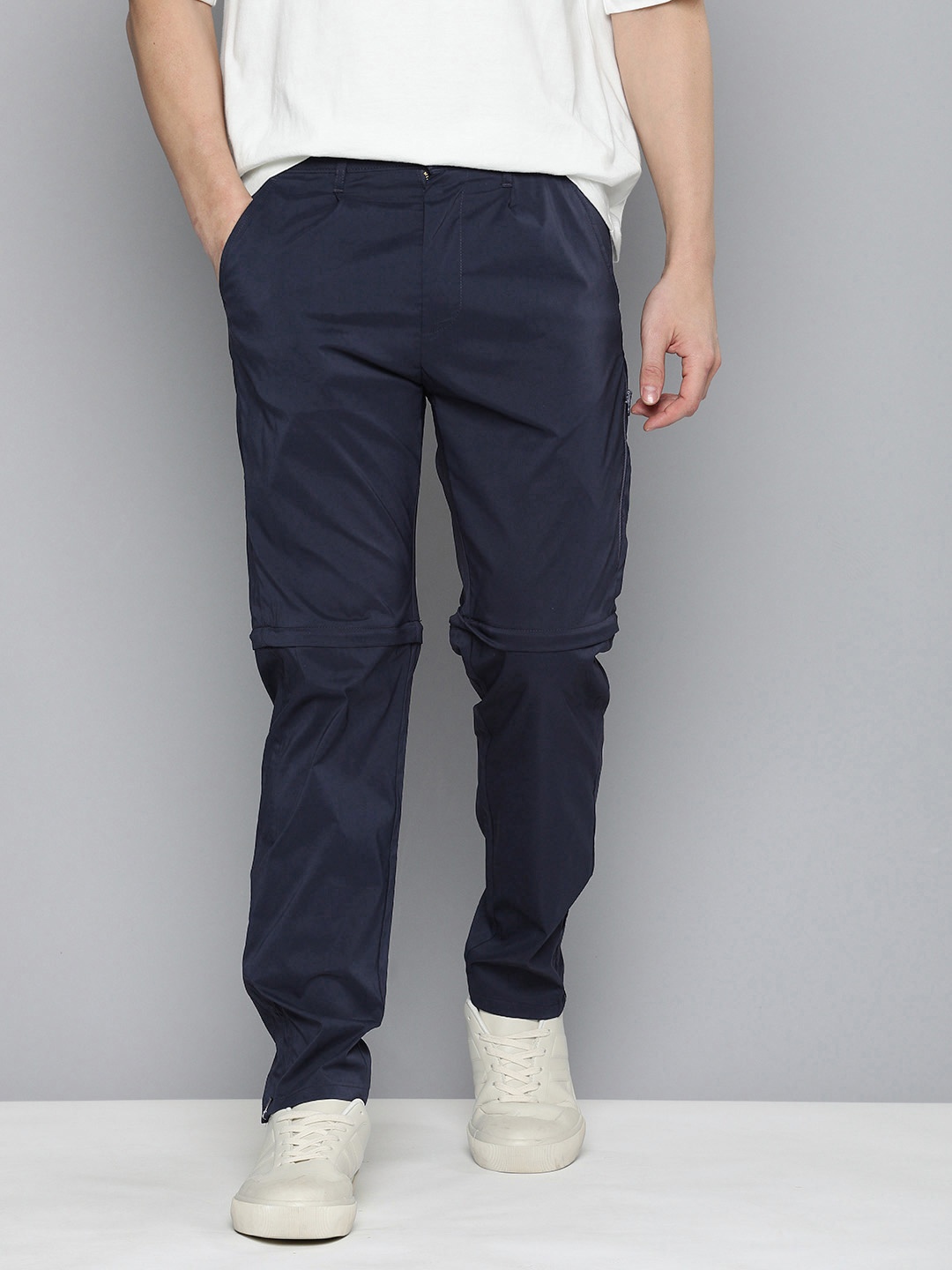 

Levis Men Mid Rise Easy Wash Detachable Out Seam Trousers, Navy blue