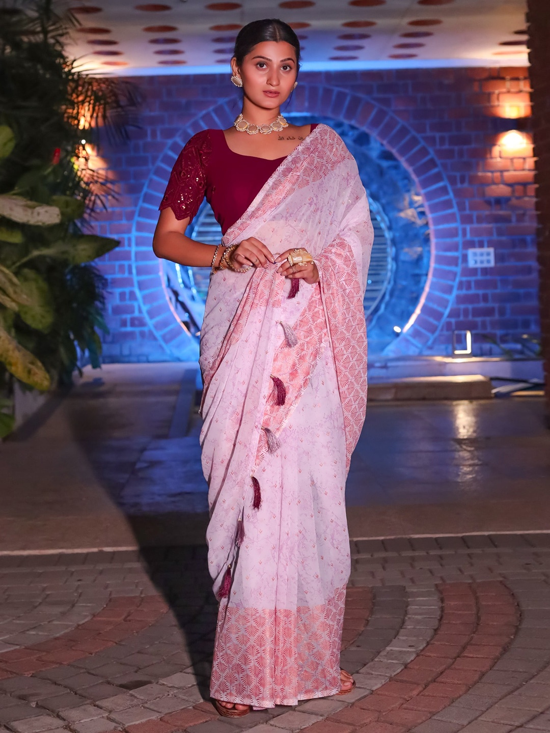 

Riddhi Textile Hub Abstract Printed Copper Foil Work Saree, Pink