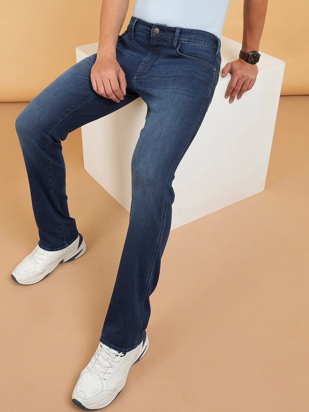 

Wrangler Men Millard High Rise Light Fade Clean Look Stretchable Jeans, Blue