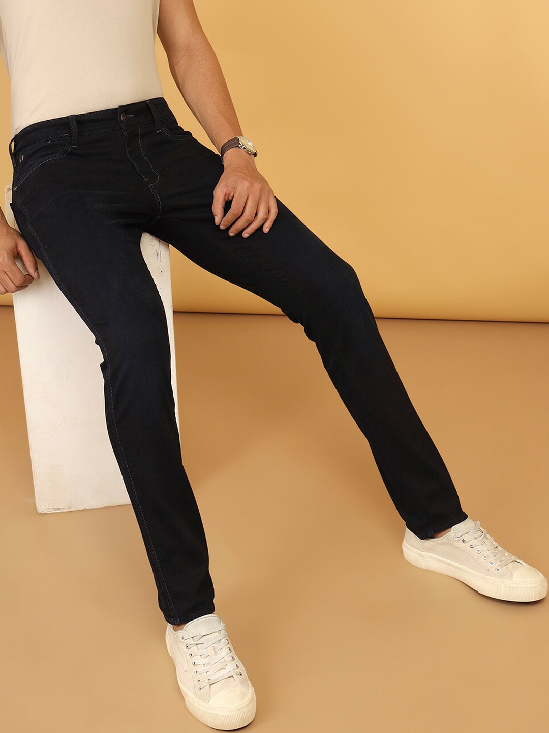 

Wrangler Men Skanders Slim Fit Low-Rise Clean Look Jeans, Blue