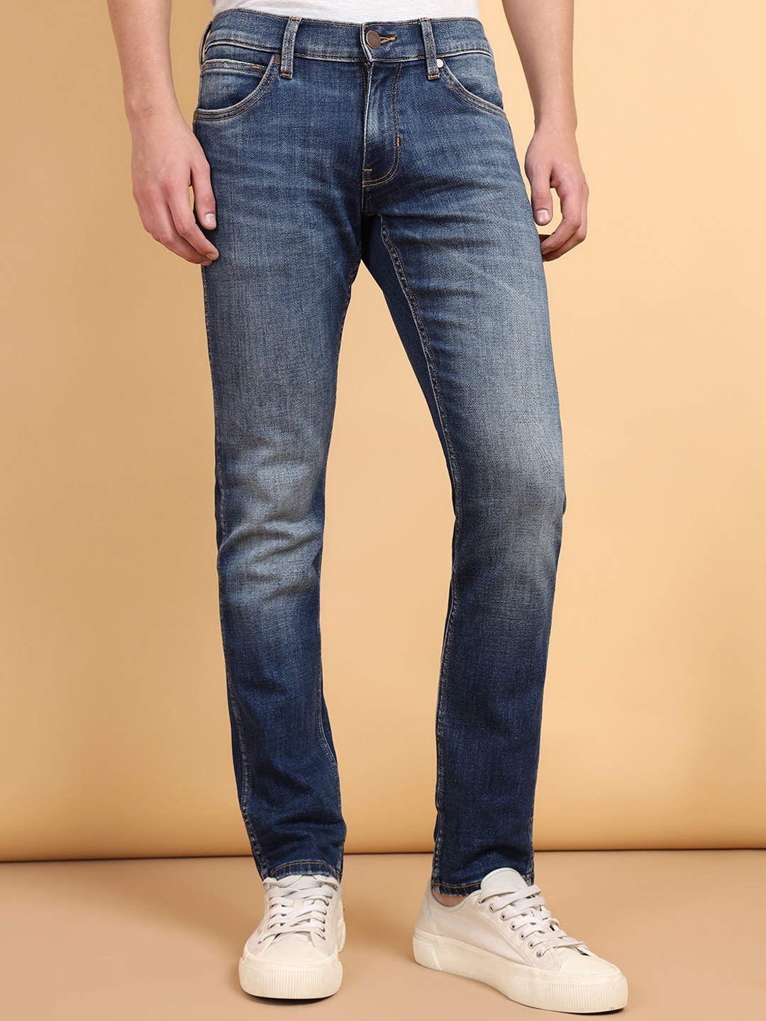 

Wrangler Men Skanders Slim Fit Low-Rise Clean Look Stretchable Jeans, Blue