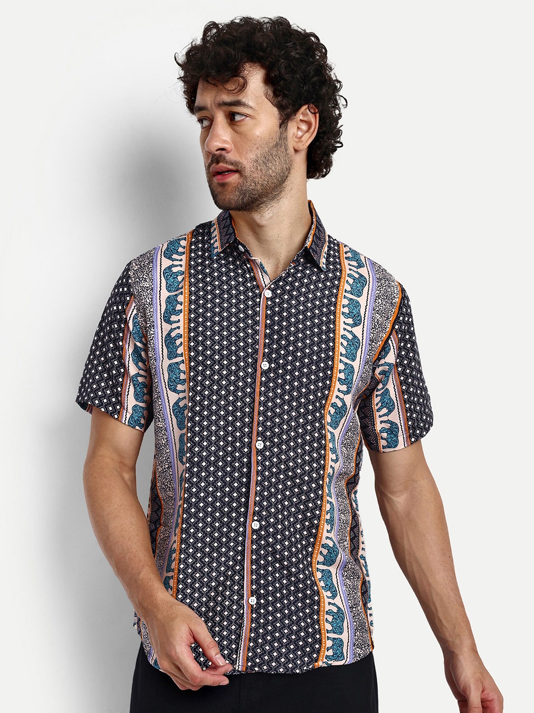 

GRECIILOOKS Relaxed Geometric Printed Casual Shirt, Black