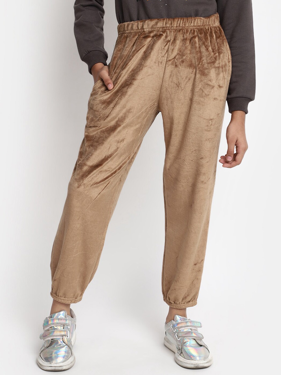 

V-Mart Girls Velvet Mid-Rise Joggers, Brown