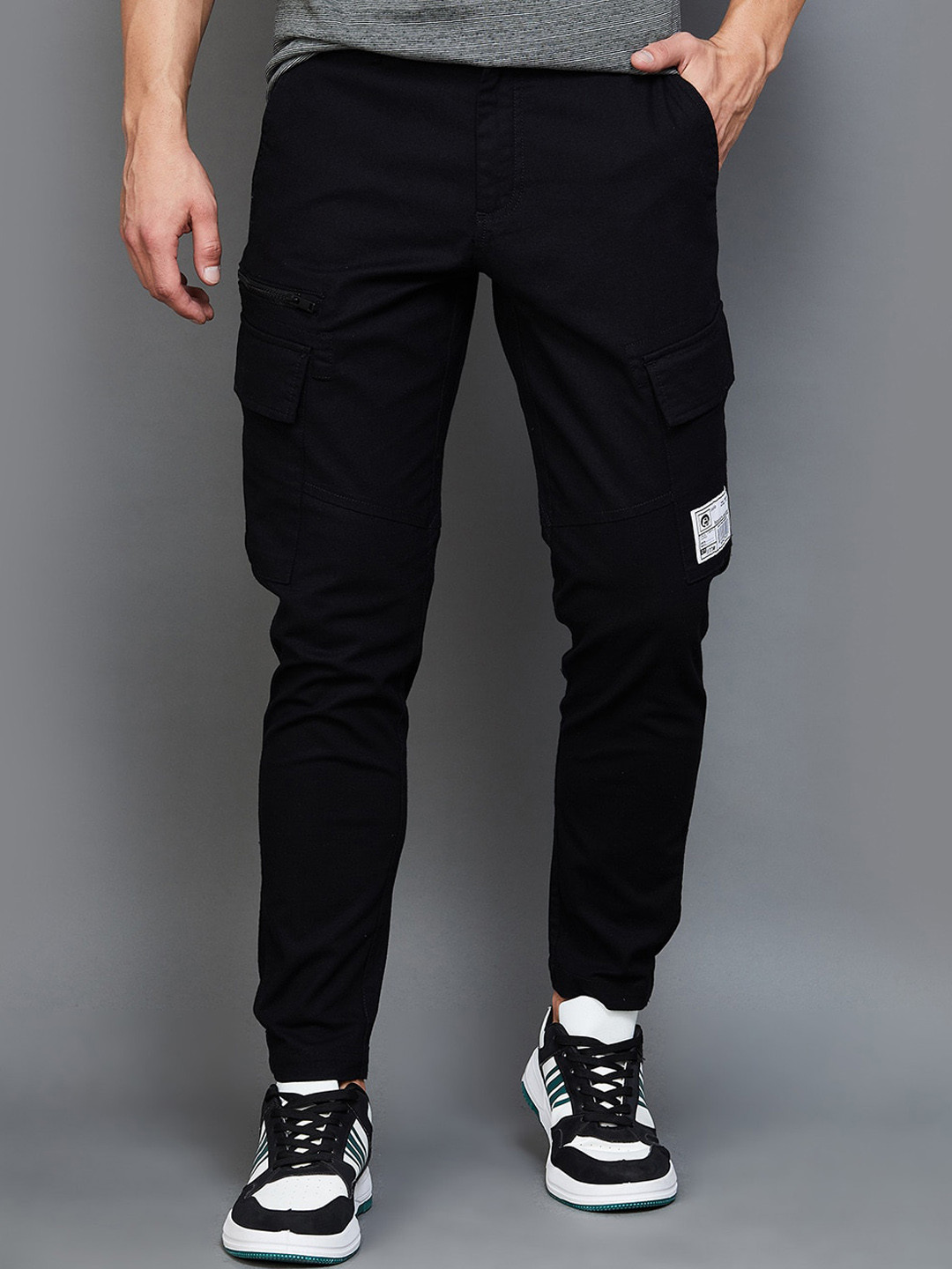 

Bossini Men Mid-Rise Cargo Trousers, Black