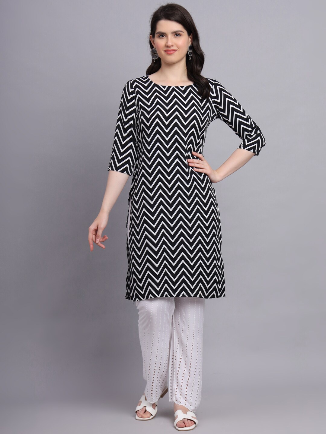 

BAESD Chevron Printed Crepe Straight Kurta, Black