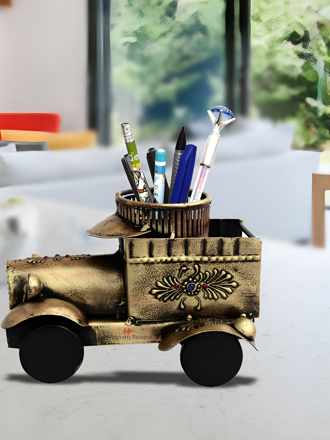 

HANDICRAFTS PARADISE Gold-toned Vintage Car Pen Stand Showpiece