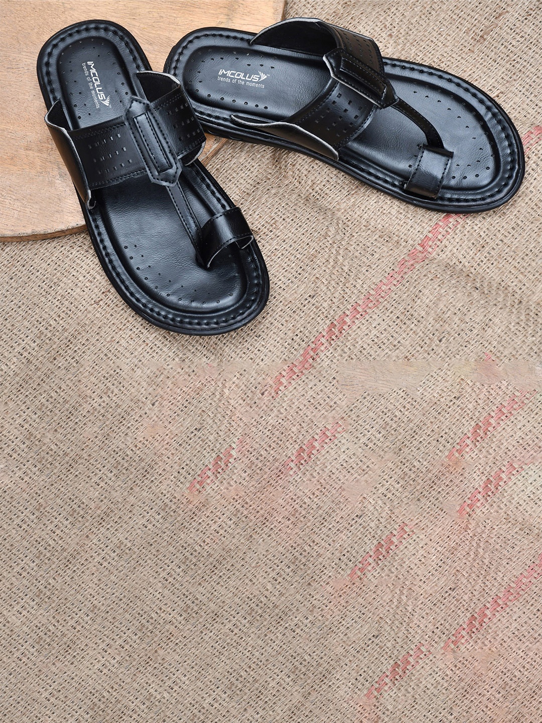

IMCOLUS Textured Comfort Sandals, Black