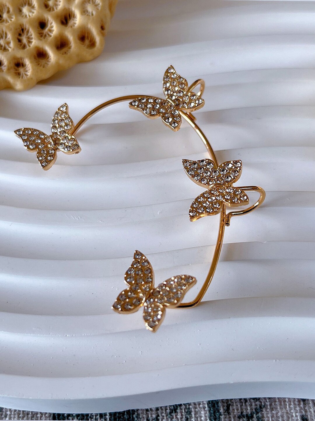 

FIMBUL Gold-Plated Butterfly-Shaped Stones-Studded Ear Cuff Earrings