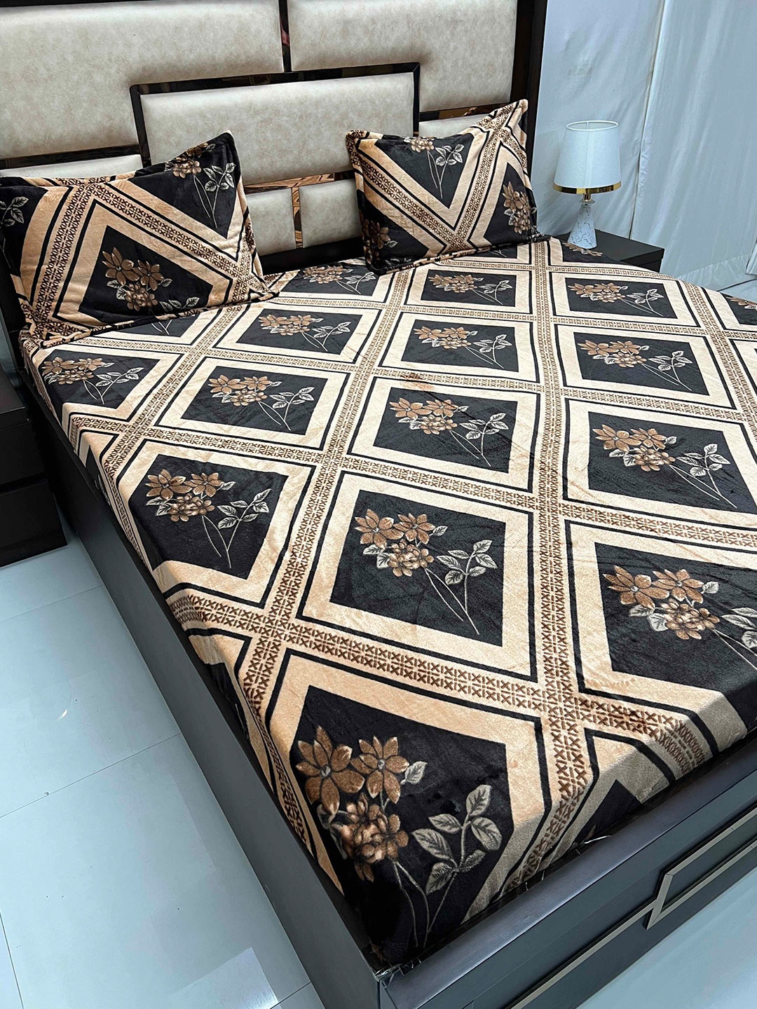 

Pure Decor Brown & Brown Floral 300 TC King Bedsheet with 2 Pillow Covers