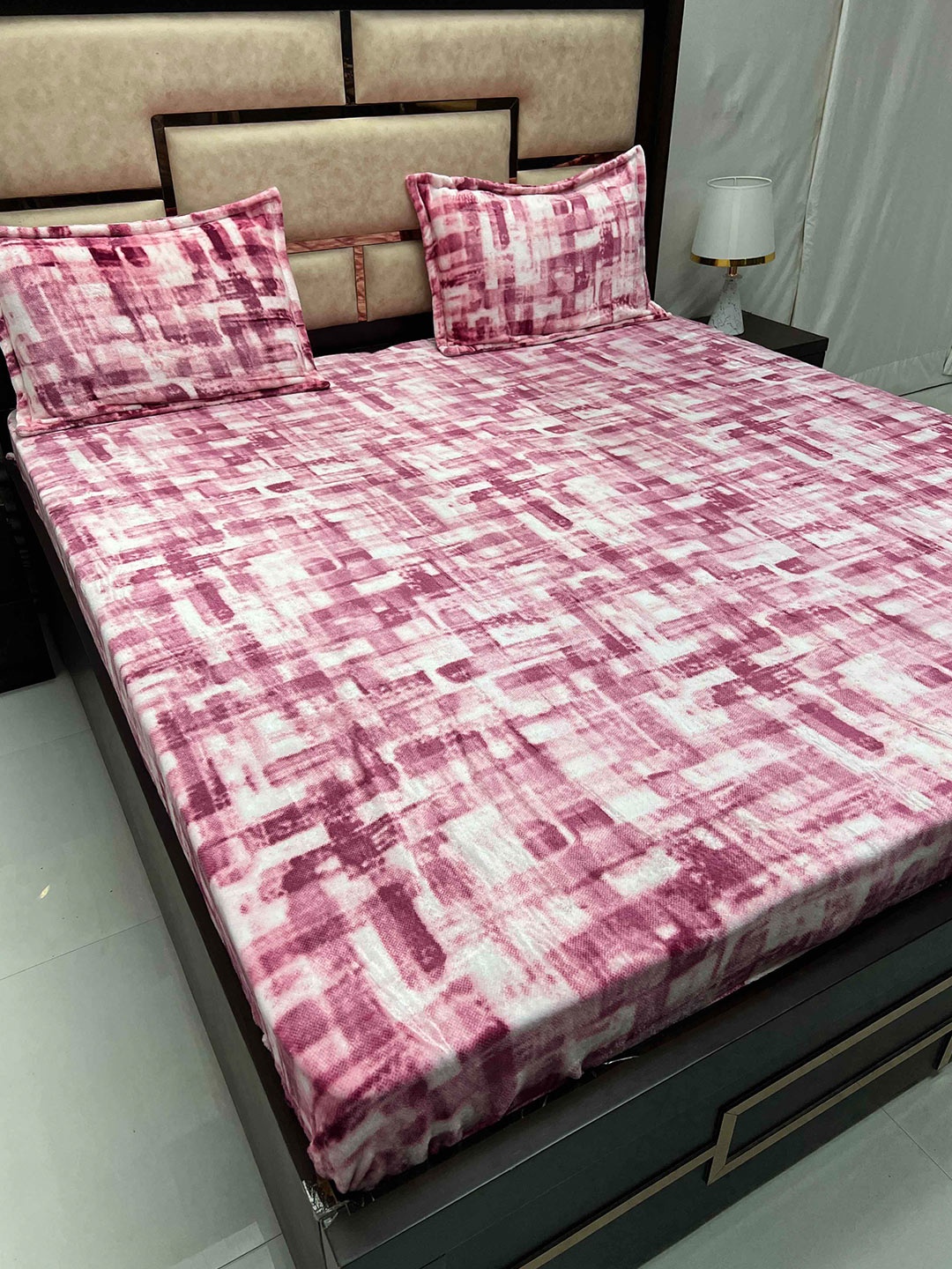 

Pure Decor Pink & Pink 300 TC King Bedsheet with 2 Pillow Covers