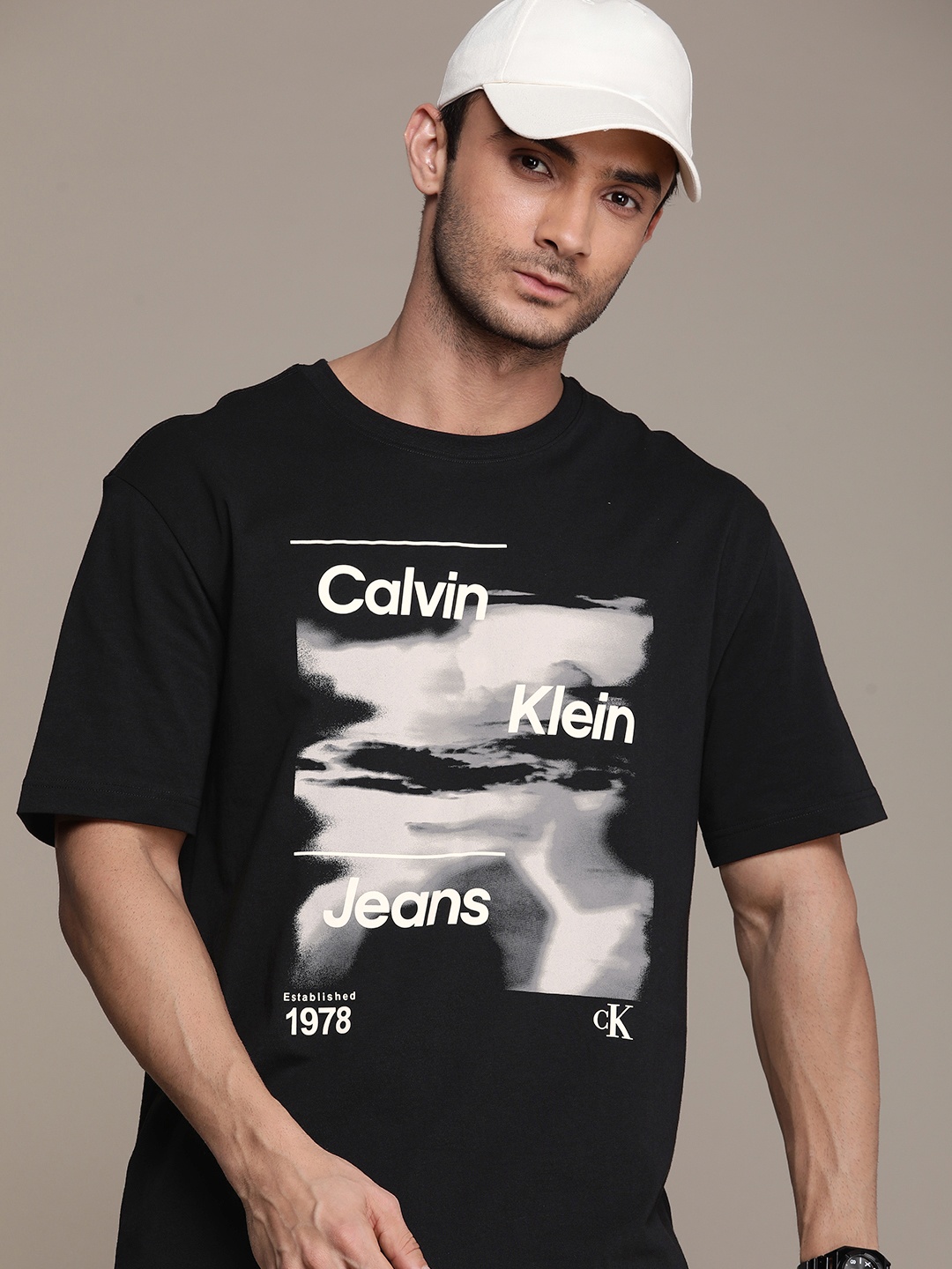 

Calvin Klein Jeans Brand Logo Printed Drop-Shoulder Sleeves Pure Cotton T-shirt, Black