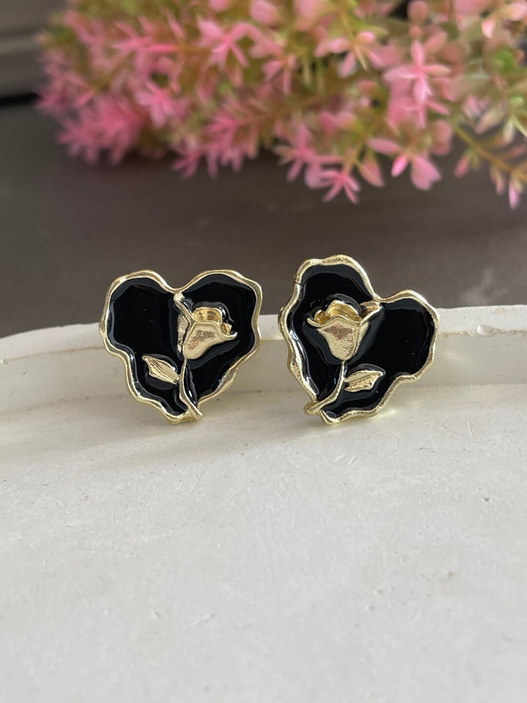 

VAGHBHATT Gold-Plated Stud Earrings