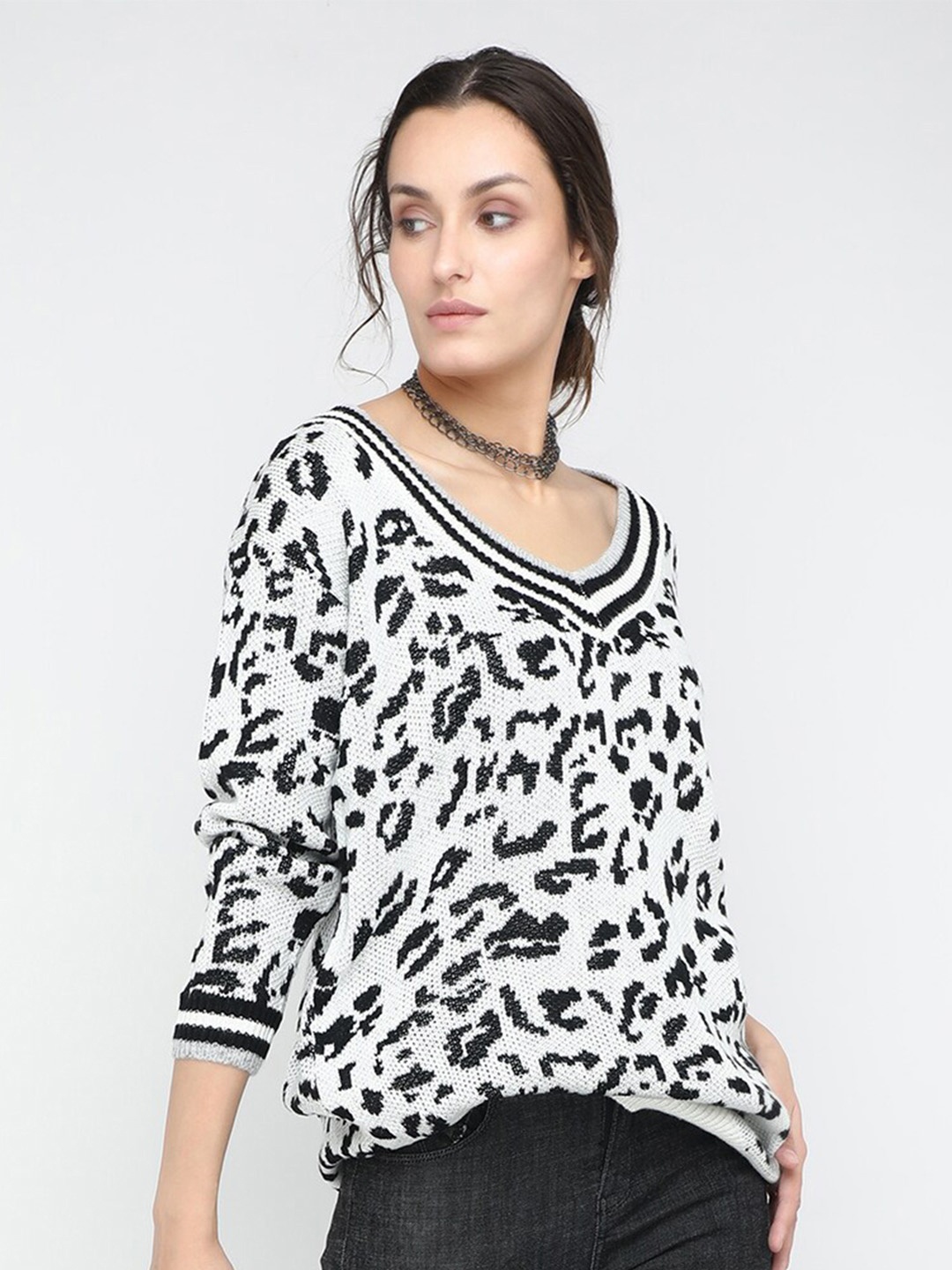 

LULU & SKY Animal Printed V-Neck Drop-Shoulder Sleeves Longline Pullover, White