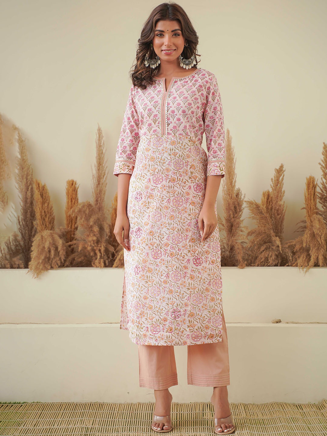 

JAIPURIBANNO Floral Printed gotta patti Cotton Straight Kurta, Peach