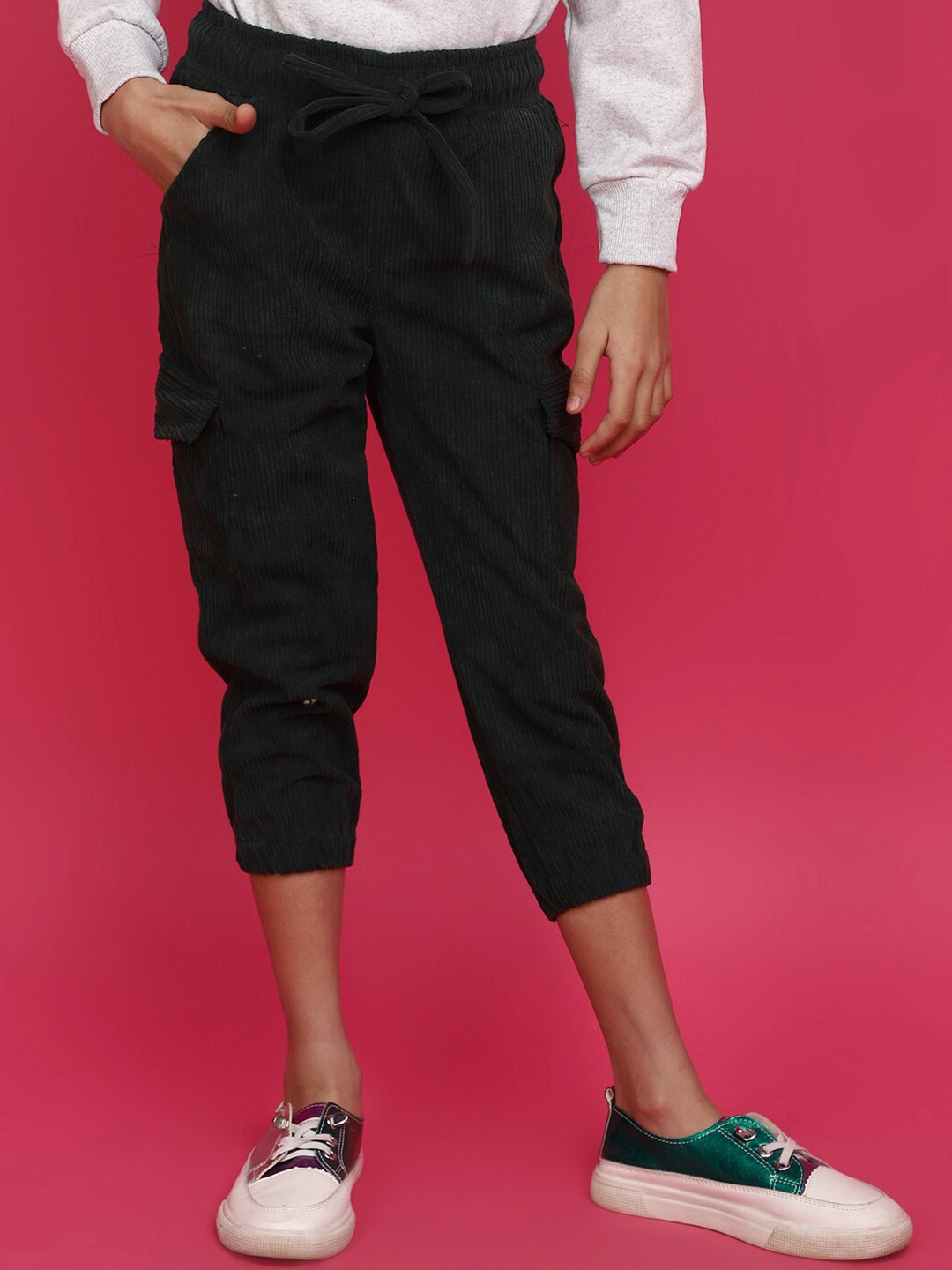 V-Mart Girls Cotton Mid-Rise Three-Fourth Length Joggers, Green