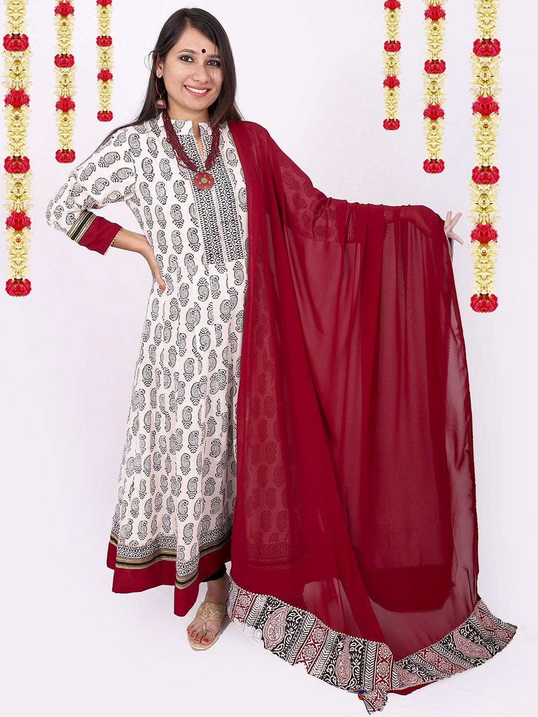 

WEAVERS SAGA Paisley Printed Pure Cotton Anarkali Kurta With Dupatta, White