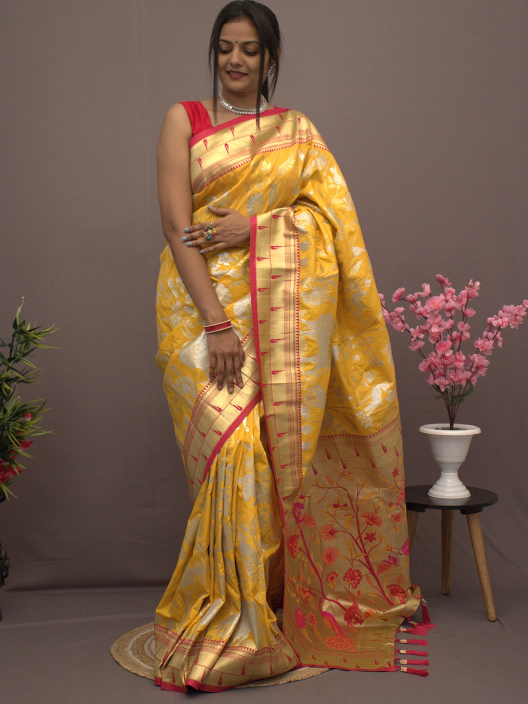 

ZIBLON Ethnic Motifs Woven Designed Zari Kanjeevaram Saree, Yellow