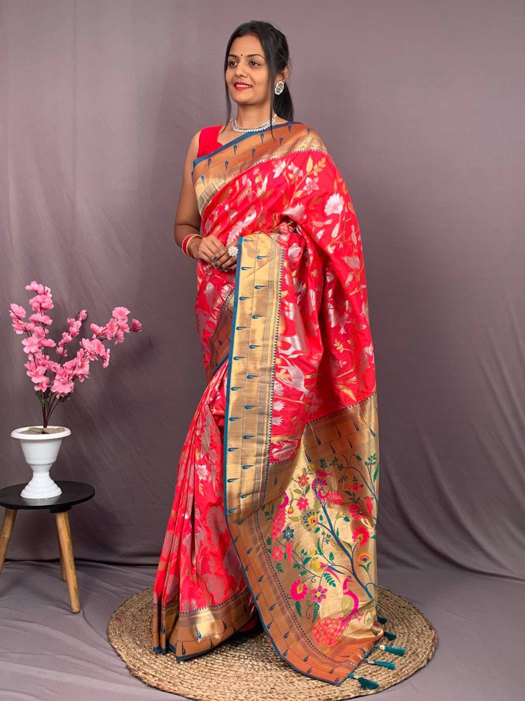 

ZIBLON Floral Woven Design Kanjeevaram Saree, Pink