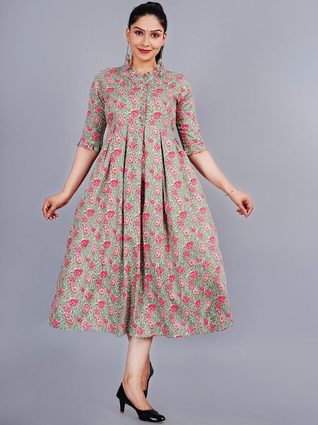 

AAYUMI Floral Printed Anarkali Pure Cotton Fit and Flare Midi Ethnic Dress, Grey