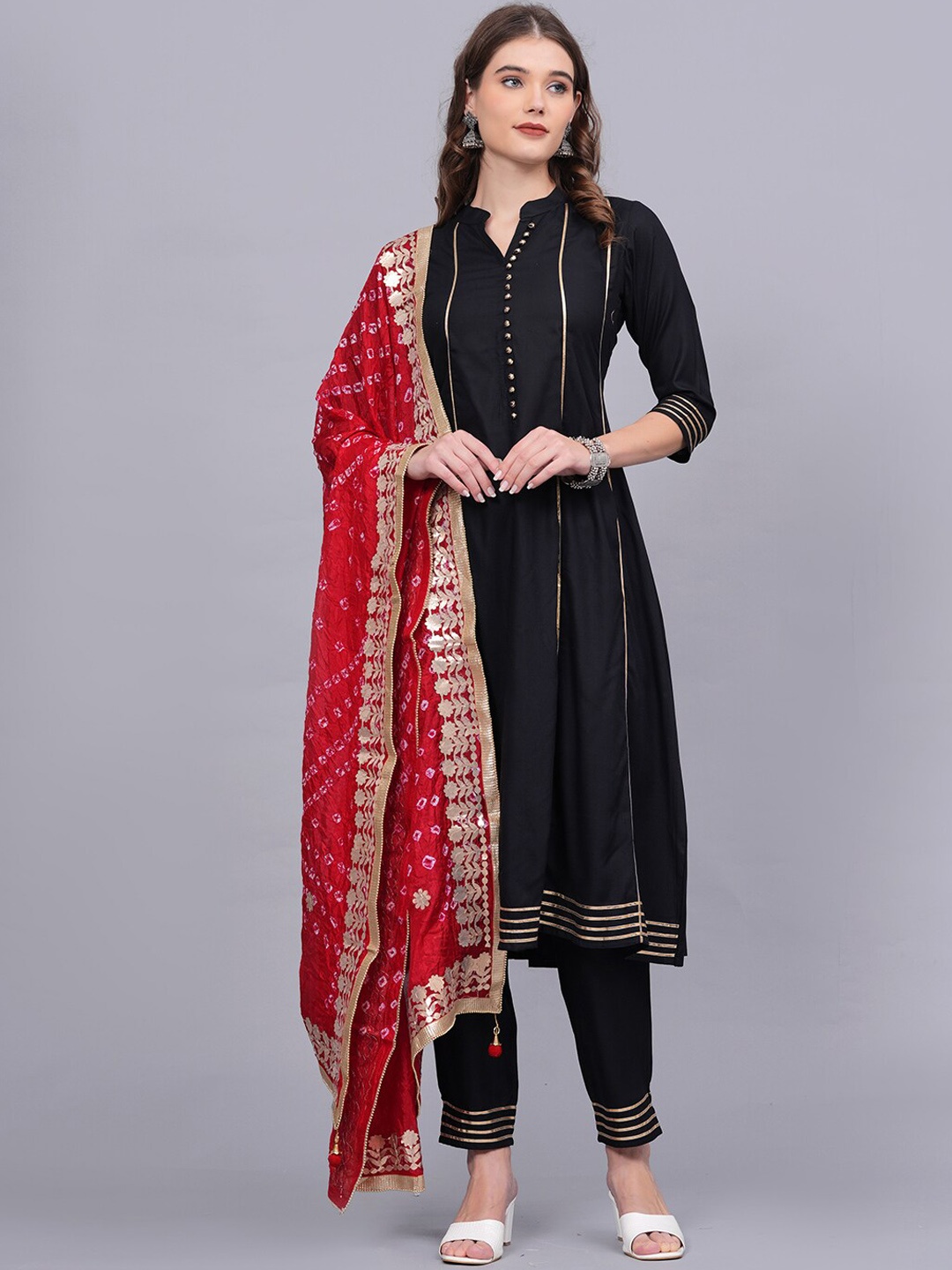 

JC4U Panelled Kurta With Trousers & Dupatta, Black