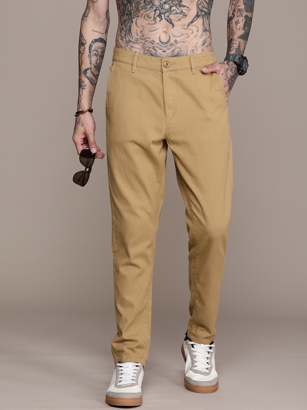 

The Roadster Life Co. Men Solid Pure Cotton Chino Trousers, Khaki