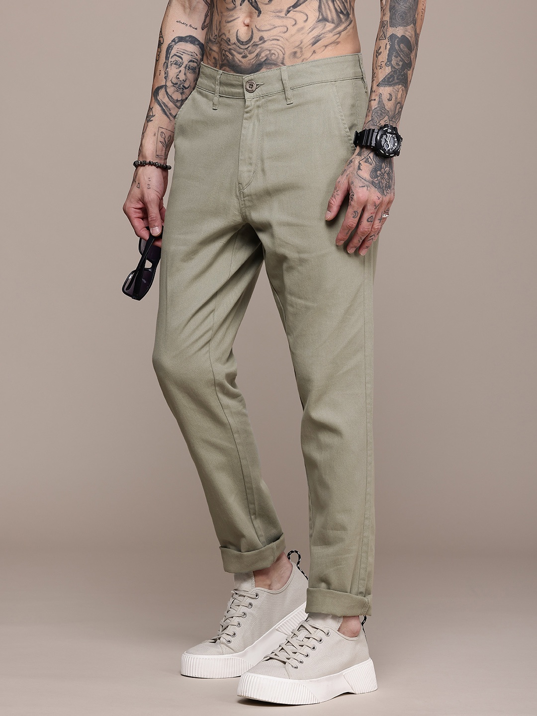 

The Roadster Life Co. Men Tapered Fit Pure Cotton Chinos Trousers, Green