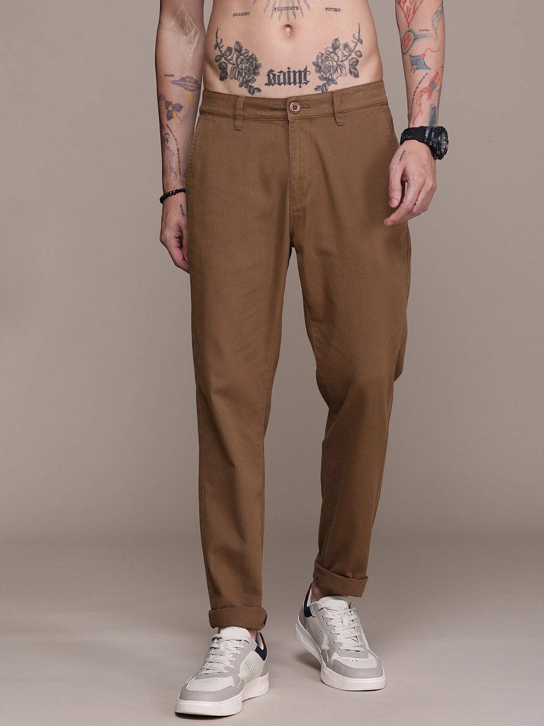 

The Roadster Life Co. Men Pure Cotton Solid Mid Rise Chinos Trousers, Brown