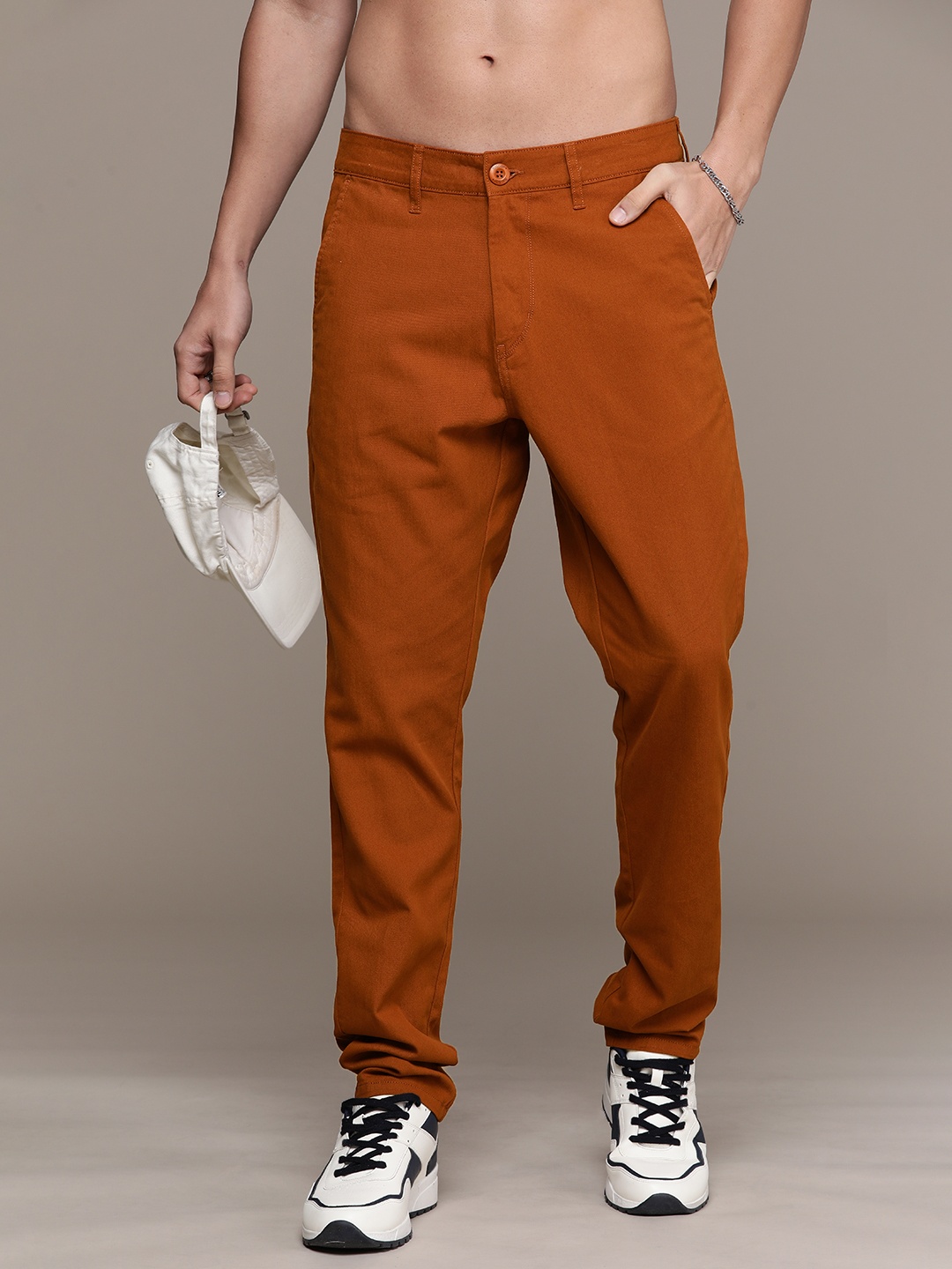 

The Roadster Life Co. Men Pure Cotton Chinos Trousers, Rust
