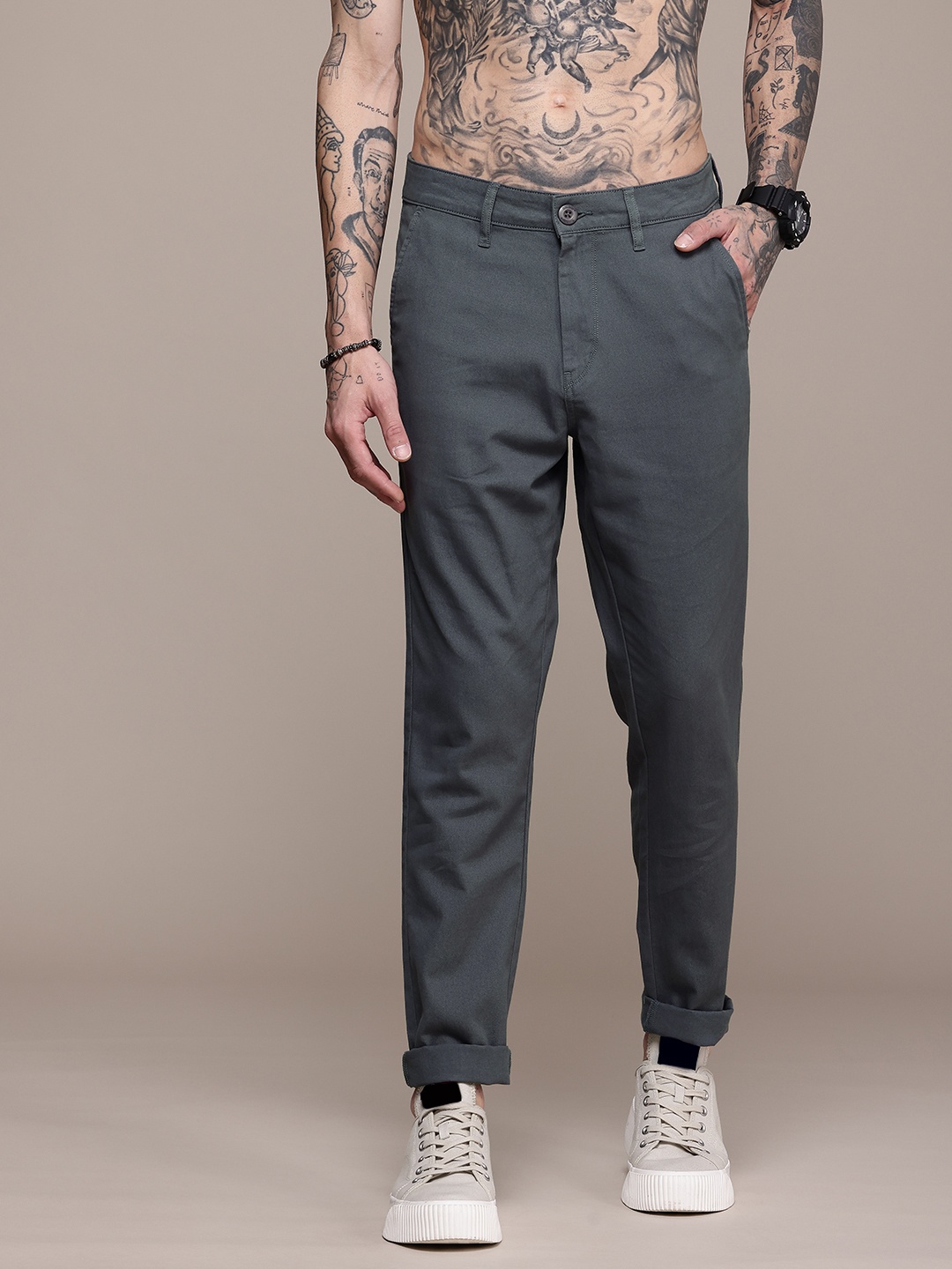 

The Roadster Life Co. Men Tapered Fit Pure Cotton Chinos Trousers, Grey