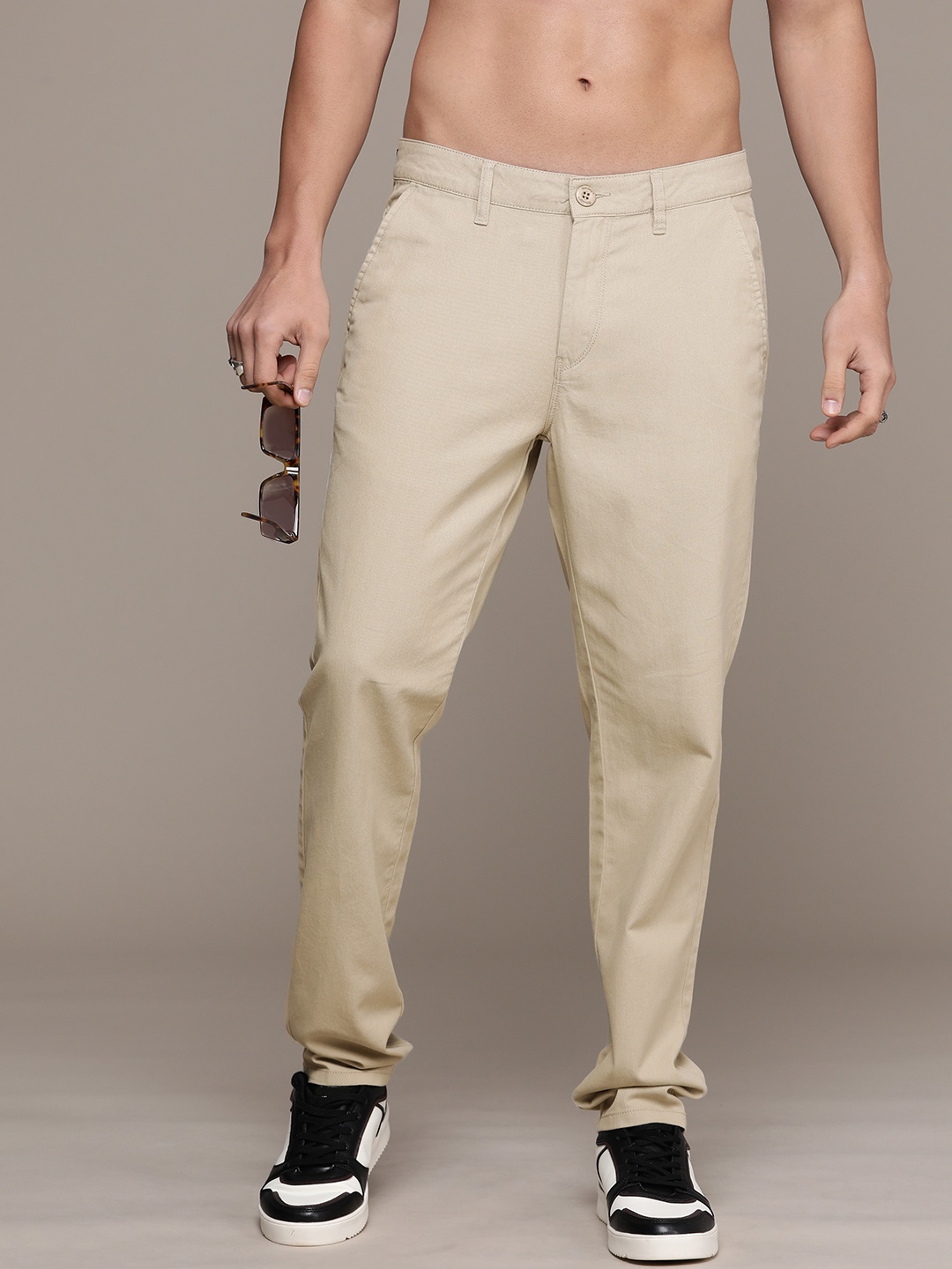 

The Roadster Life Co. Men Pure Cotton Mid Rise Loose Fit Chinos Trousers, Beige