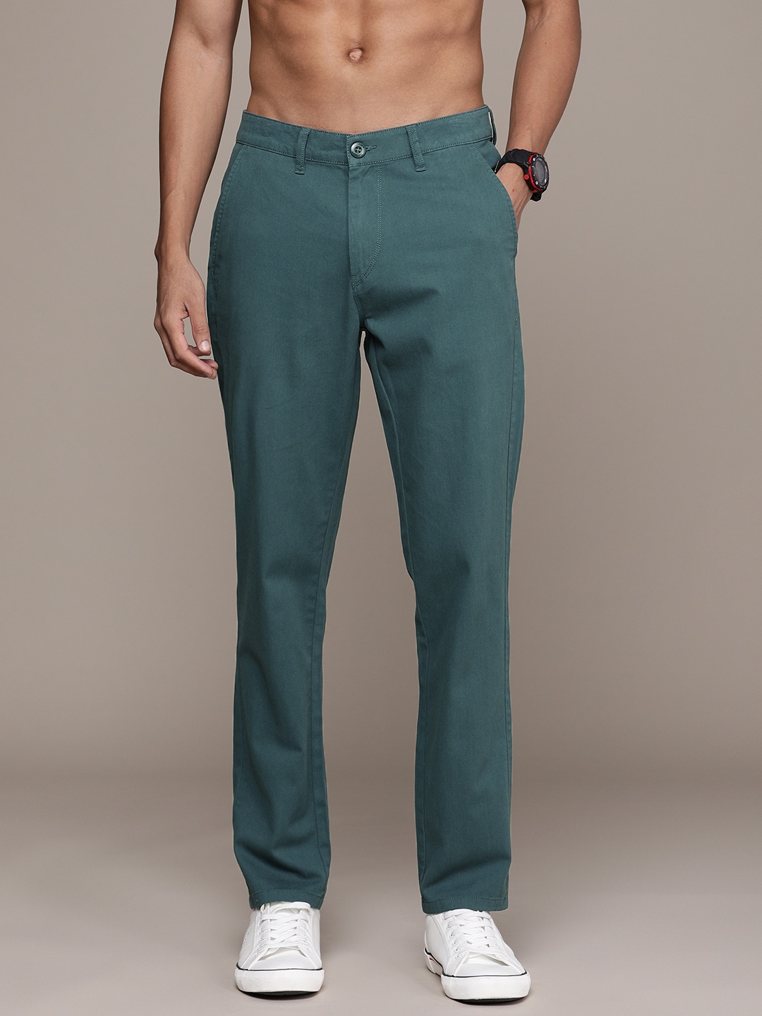 

The Roadster Life Co. Men Solid Pure Cotton Chino Trousers, Teal