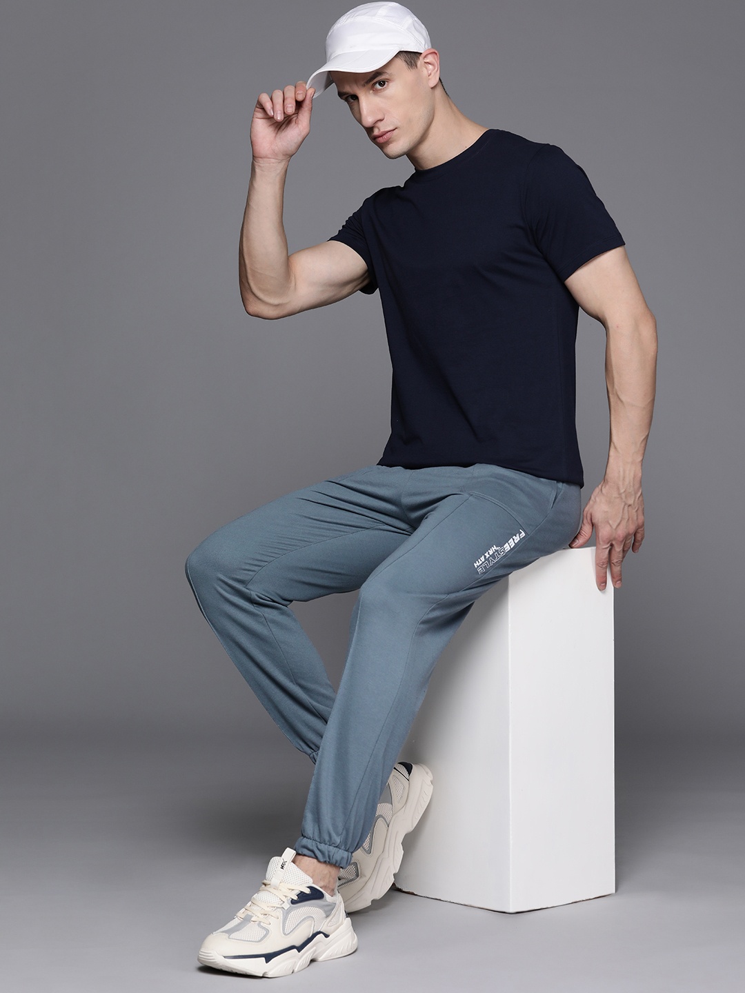 

HRX by Hrithik Roshan Men Lifestyle Joggers, Grey