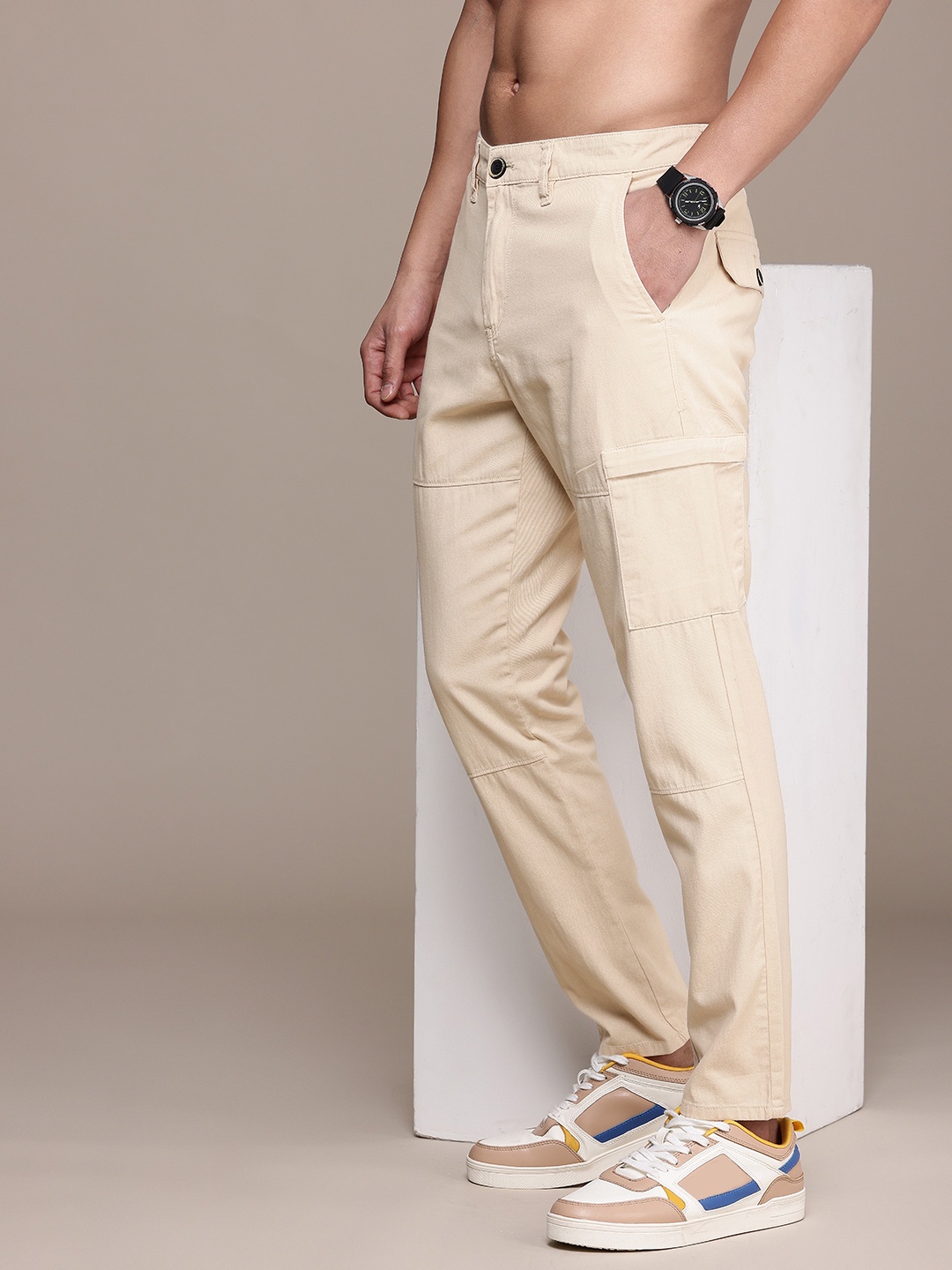 

The Roadster Life Co. Men Pure Cotton Slim Tapered Fit Chinos Trousers, Beige