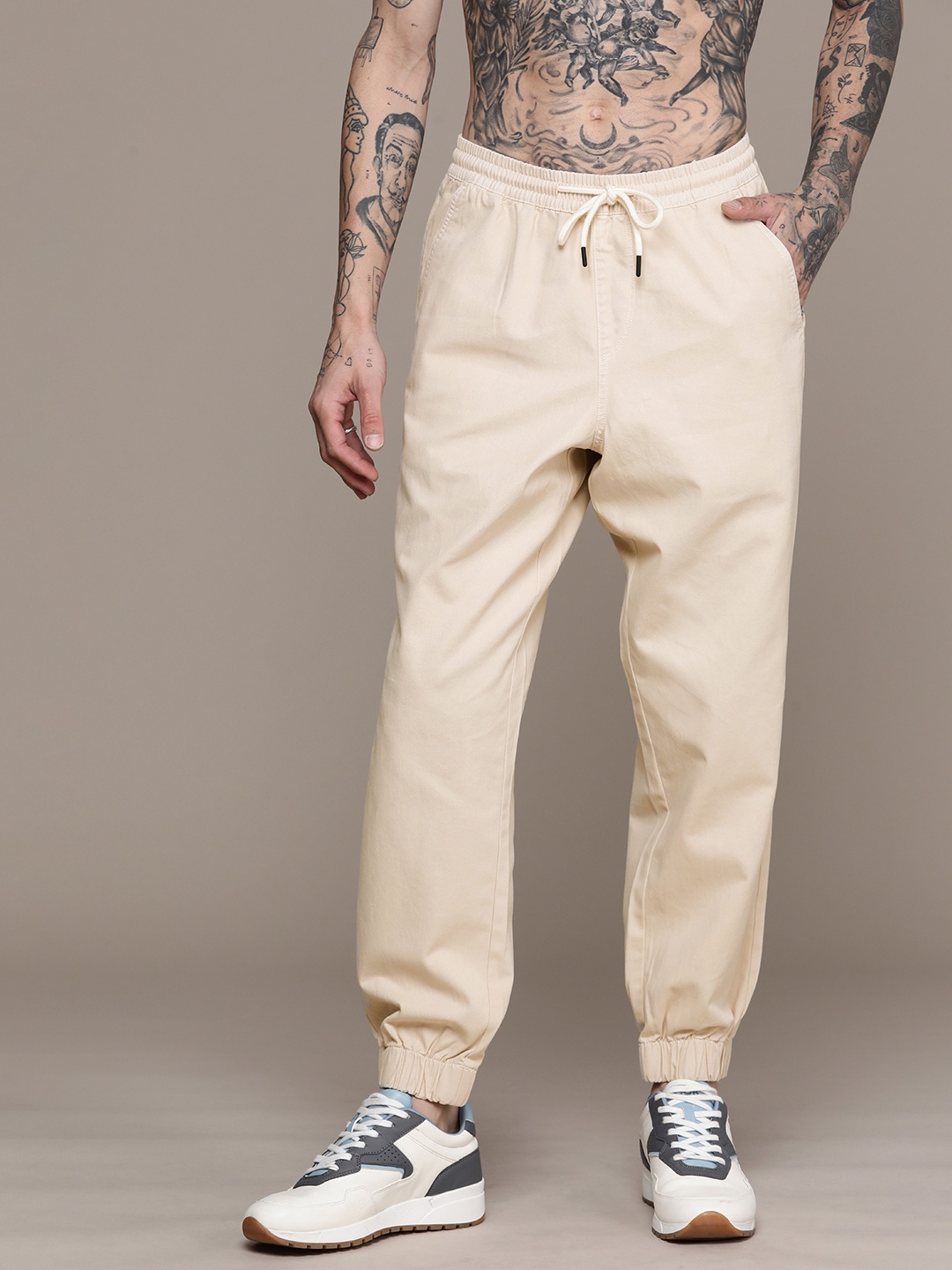 

The Roadster Life Co. Men Relaxed Fit Pure Cotton Mid Rise Relaxed Joggers Trousers, Beige