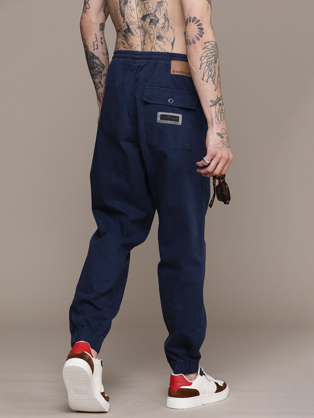 

The Roadster Life Co. Men Pure Cotton Relaxed Fit Joggers, Navy blue