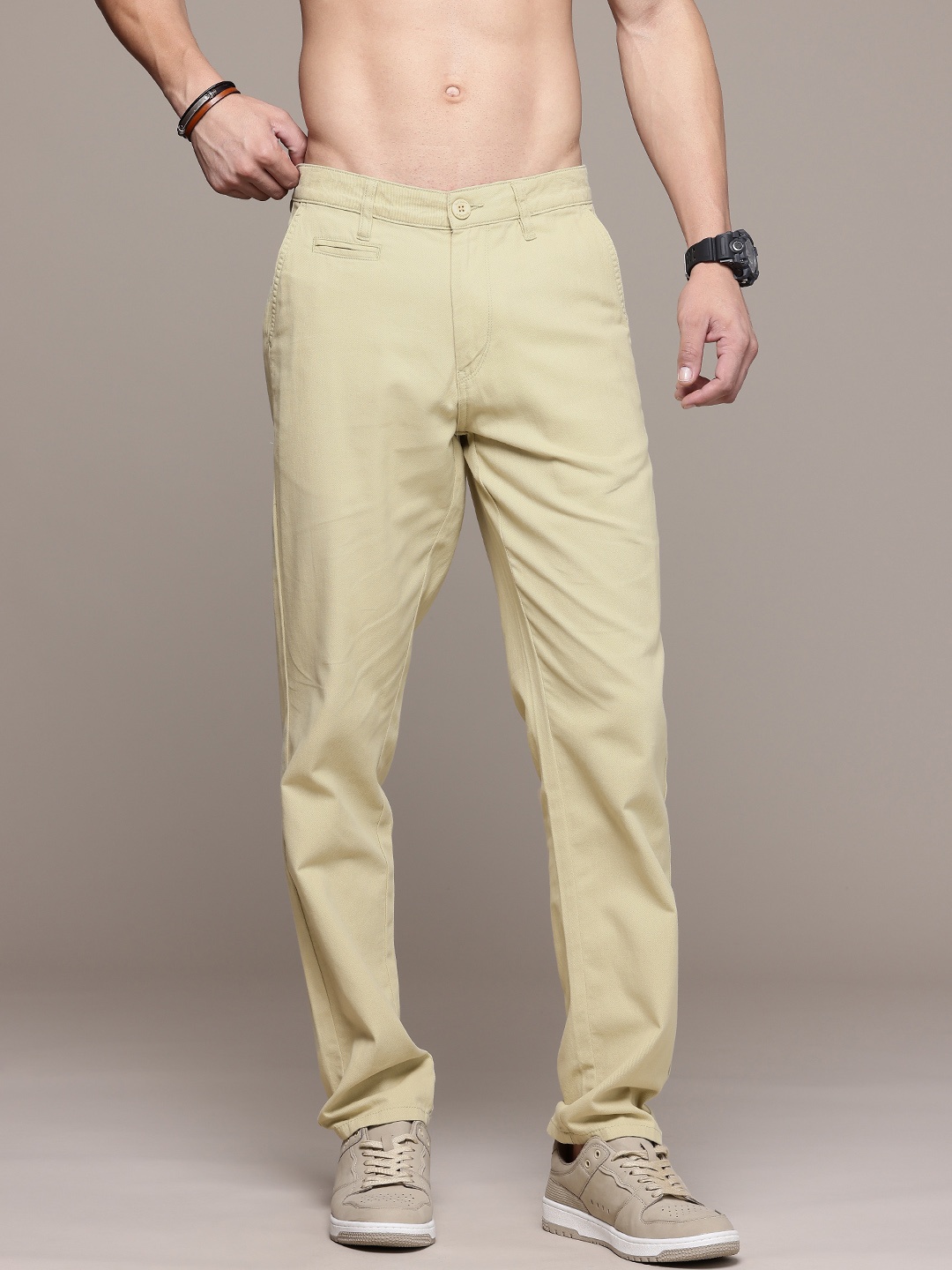 

The Roadster Life Co. Men Pure Cotton Chino Trousers, Green