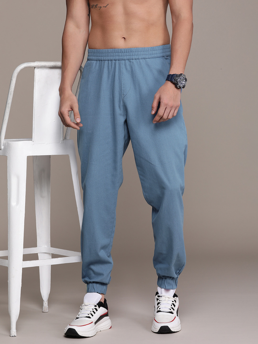 

Roadster Men Solid Regular Fit Mid-Rise Plain Woven Flat-Front Joggers, Blue
