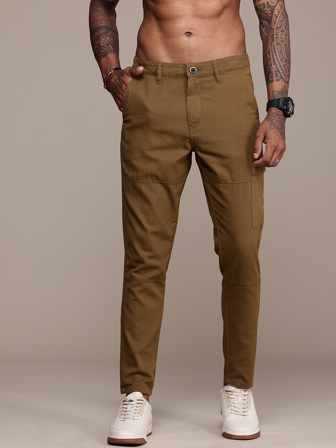 

The Roadster Life Co. Men Pure Cotton Chinos Trousers, Olive