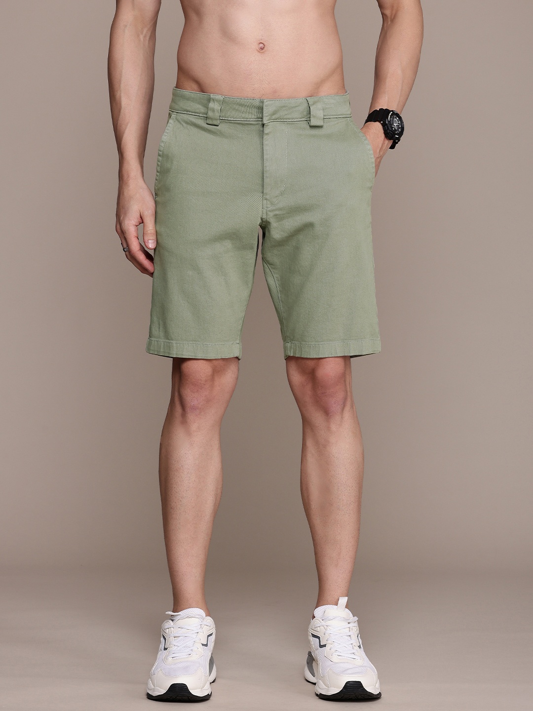 

The Roadster Life Co. Men Chino Shorts, Green